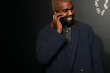 A Twitter felfüggesztette Kanye West fiókját, miután arról beszélt, hogy sokra tartja Hitlert