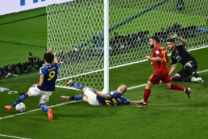 Még másnap is azt találgatja a futballvilág, bent volt-e a labda a mindent eldöntő japán gól előtt