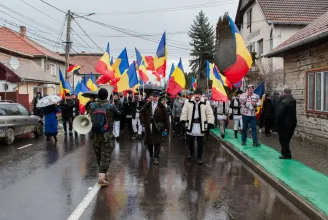 Nagy-Romániát követeltek és hórát jártak a román nacionalisták Kézdivásárhely központjában