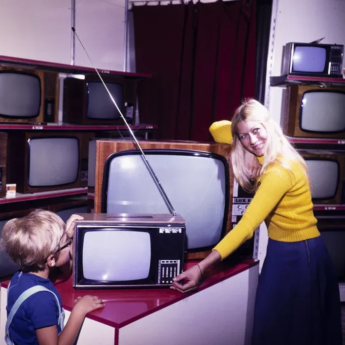 Televízió, 1977 – Fotó: Dolgozó nő / Minerva Archívum