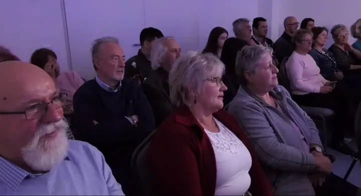 A nézők – Forrás: DK TV