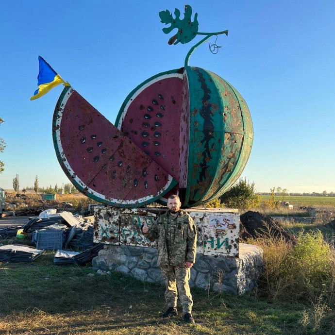 „Nem láttam még embereket ennyire örülni egy csomag virslinek vagy fogkrémnek” – ukrajnai magyar katona Herszon felszabadításáról