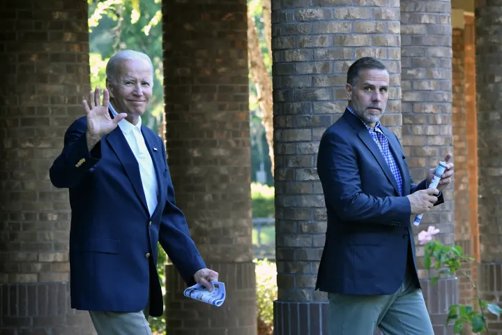 Joe és Hunter Biden – Fotó: Nicholas Kamm / AFP