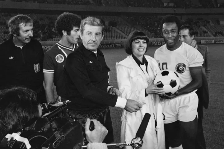 En 1976, ya como jugador del equipo Cosmos de Nueva York - Foto: AFP 