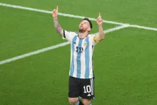 Messi ezredik meccsén gólt lőtt, Argentína a legjobb nyolc között a vb-n