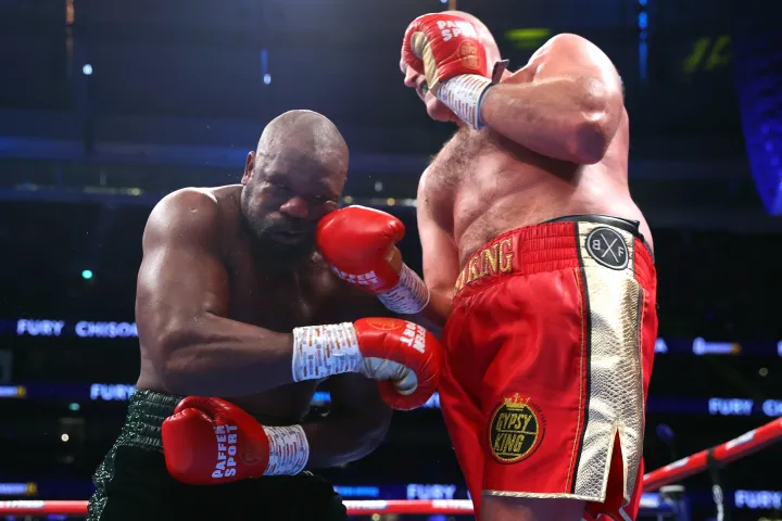 Tyson Fury újabb trilógiát zárt le TKO-val, jöhet az Uszik elleni szuperrangadó