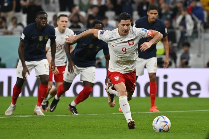 Lewandowski förtelmes büntetőjét az újrarúgatás sem tudja feledtetni