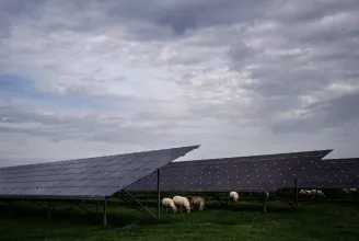 „Napadót” vezetne be a kormány, az USR szerint kilopják a pénzt a napelemekbe fektető termelő-fogyasztók zsebéből