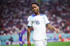 Fegyveresek törtek be londoni otthonába, ezért utazott haza Sterling a vb-ről