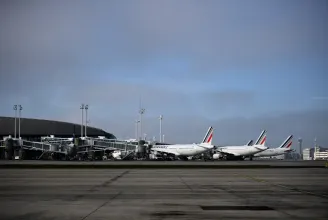 Franciaország betiltja a rövid távú belföldi repülőjáratokat