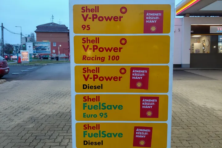 A Határ úti Shellnél egyedül a literenként több mint 700 forintos V-Power Racing 100-as volt kapható – Fotó: Zách Dániel / Telex