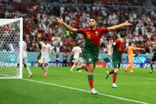 Ronaldo a kispadon kezdett, a helyén játszó Ramos mesterhármast lőtt, a portugálok hatot vágtak