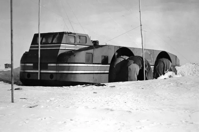 A rögzített jármű 1940 decemberében – Fotó: C. C. Shirley / United States Antarctic Service