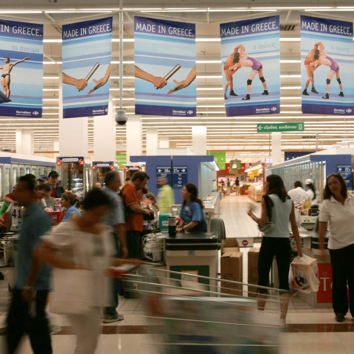 A boltokkal összefogva rögzítette 51 termék árát a görög kormány