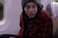 Megérkezett Brittney Griner kosárlabdasztár gépe az Egyesült Államokba