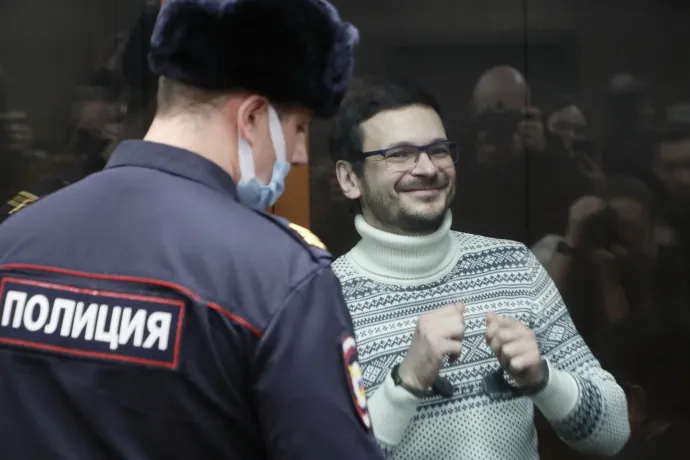 „Hamis információ” terjesztéséért nyolc és fél év börtönre ítéltek egy orosz ellenzéki politikust