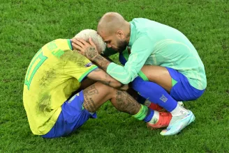 Bombameglepetés a vb-n: Horvátország tizenegyesekkel kiverte Brazíliát