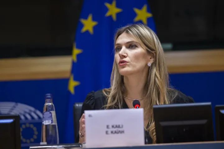 Felfüggesztették a korrupciógyanúba került EP-képviselő alelnöki hatáskörét