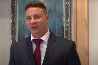 Segített elindulni végrehajtóknak, majd az osztalékból részesedést kapott Schadl György