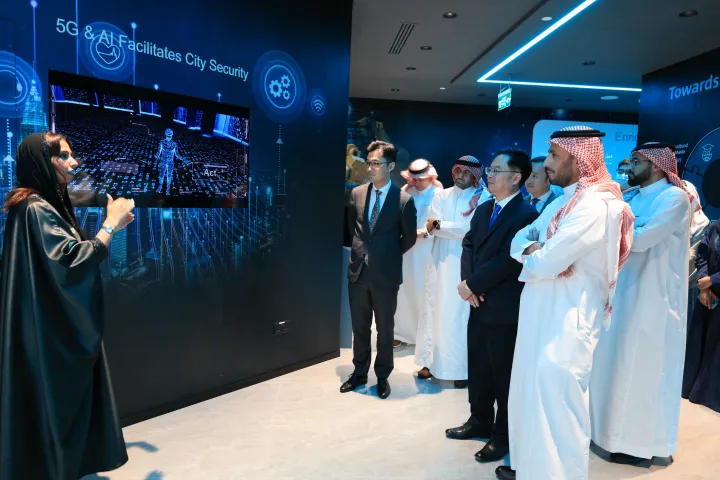A Huawei technológiai élményközpontjának megnyitója Rijádban 2022 júniusában – Fotó: Wang Haizhou / Xinhua News Agency / AFP