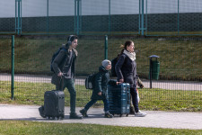Ukrajna népességének egytizede lett menekült az EU-ban, Magyarországon inkább csak átutaznak