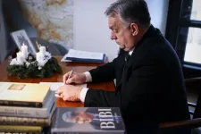 Orbán Viktor aláírt valamit, és bejelentést ígért