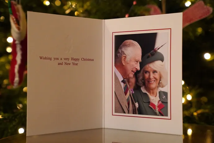 Ön valószínűleg nem fog kapni, de azért nézegetheti a brit királyi család karácsonyi üdvözlőlapjait