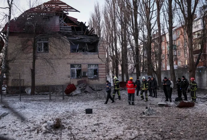 Megrongálódott épület Kijev központjában 2022. december 14-én – Fotó: Gleb Garanich/ Reuters