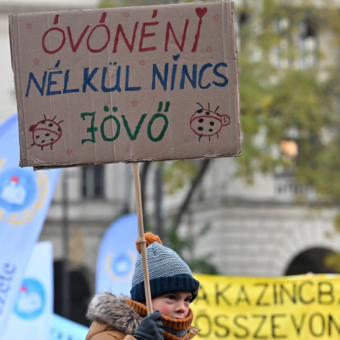 Kétszer annyit adna Brüsszel a tanári béremelésre, mint idáig mondták, a turizmusfejlesztéstől vennének el