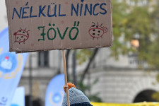 Kétszer annyit adna Brüsszel a tanári béremelésre, mint idáig mondták, a turizmusfejlesztéstől vennének el