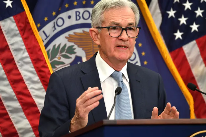 Fél százalékponttal emelte az irányadó kamatot az amerikai jegybank