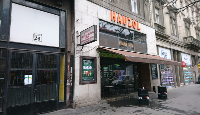 Bár az Erzsébet körúton. Fotó: G7