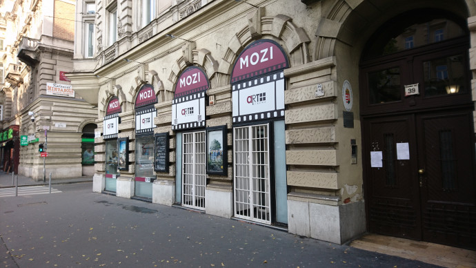 Mozi az Erzsébet körúton. Fotó: G7