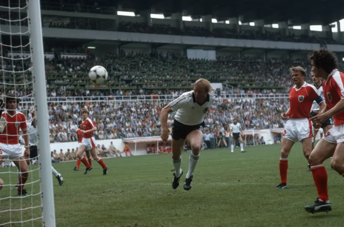 Horst Hrubesch gólja gólja az 1982-es osztrák–nyugatnémet meccsen, ami után már nem történt semmi a pályán, mert a továbbjutás eldőlt – Fotó: Picture Alliance / Getty Images