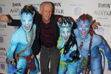 Repülő piranháktól a kék űrlényekig: James Cameron elképesztő karrierje