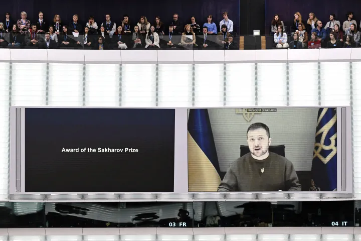 Volodimir Zelenszkij az Európai Parlament Shakarov-díjának átadásán december 14-én – Fotó: Frederick Florin / AFP