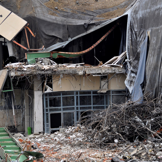 Magyarországon öt éven belül le kellene bontani a legpazarlóbb középületeket, de még rendes nyilvántartás sincs