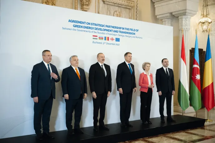 Orbán aláírta, hogy az azeri villany a tenger alatt jöjjön Magyarországra