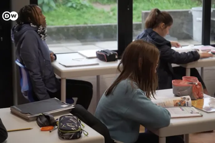 „Te ezért még bemész dolgozni?” – kérdezte portugál kollégája egy magyar pedagógustól, amikor meghallotta, mennyit keres