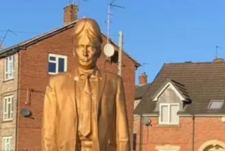 Szó szerint faszfejet kapott Putyin egy szobron