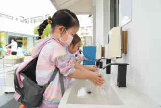A sanghaji iskolákban online oktatást rendeltek el a koronavírus terjedése miatt