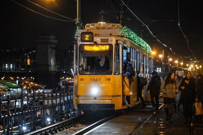 Karácsony: A BKV feltalálta az önmegvilágító fényvillamost