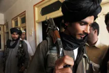 Pakisztáni tálibok elfoglaltak egy helyi terrorelhárítási központot