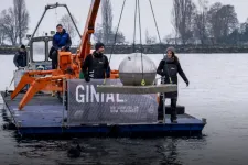 Közel 400 üvegnyi svájci gint lopott el valaki a Boden-tó fenekéről