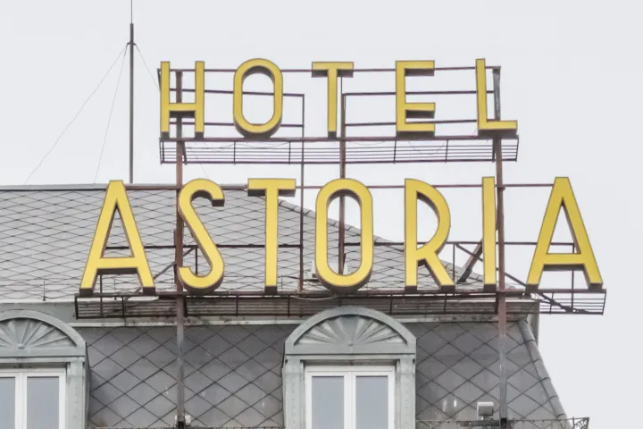 A felújítás után sem kerül vissza helyére az ikonikus Hotel Astoria felirat