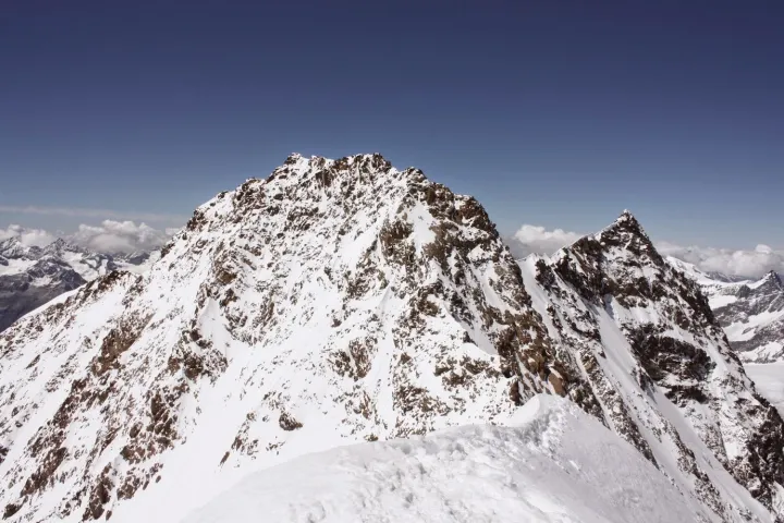 Kilátás a Zumsteinspitzéről, lent: a Monte Rosa – Fotó: Tenczer Gábor / Telex