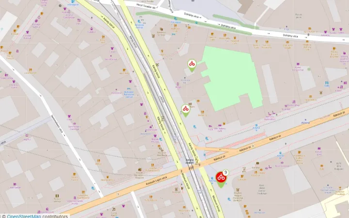 A piros ikon a szabályos Bubi-állomást jelzi, a két zöld a szabadon felvehető biciklit – Forrás: Mol Bubi képernyőmentés