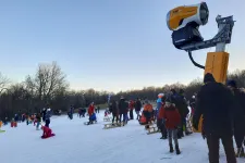 Kipróbáltuk, milyen a hóágyúzott Normafán szánkózni