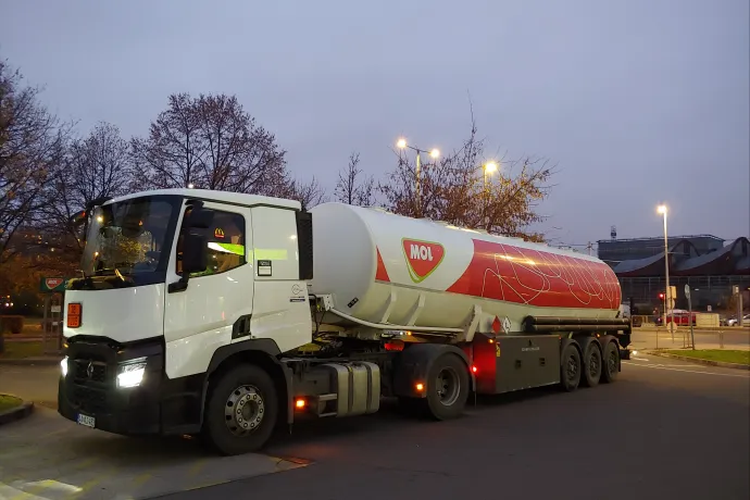 Újra kapnak benzint a Moltól a magyar kiskutak is