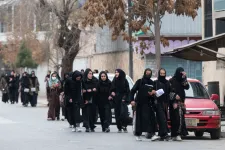 A tálibok kitiltják a nőket az afganisztáni egyetemekről